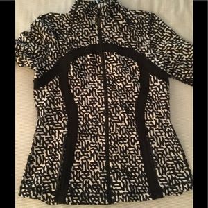 LULULEMON DEFINE JACKET SIZE 12 BLACK WHITE